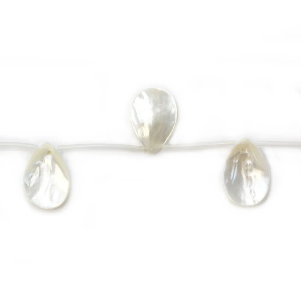Nacre blanche goutte plate sur fil 25x35mm x 40cm