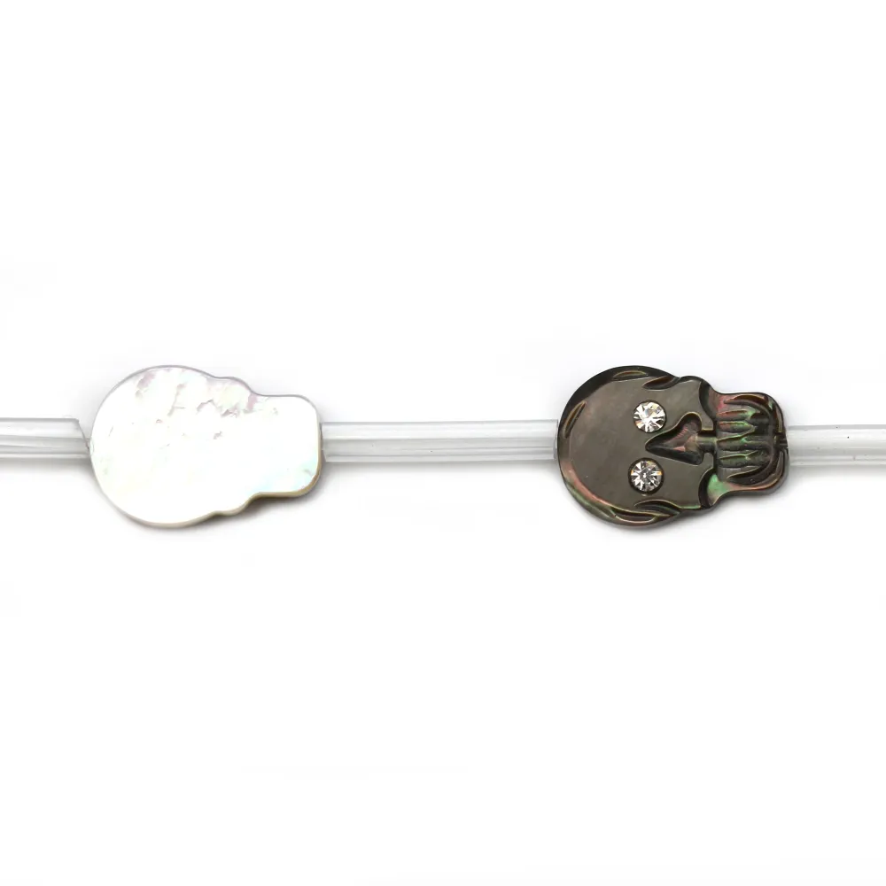 Tête de mort en nacre grise 8x12mm x 1pc