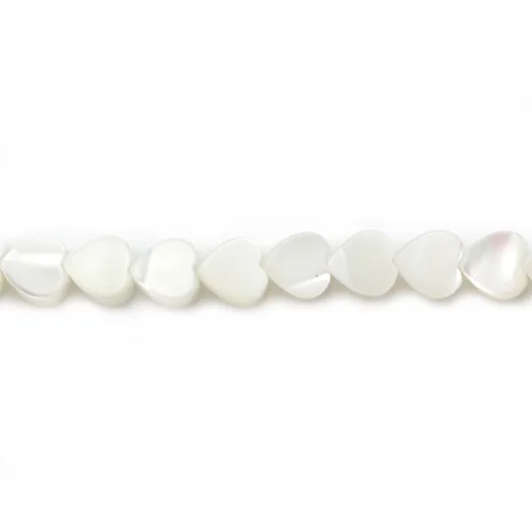 Nacre blanche en forme de coeur sur fil 6mm x 40cm