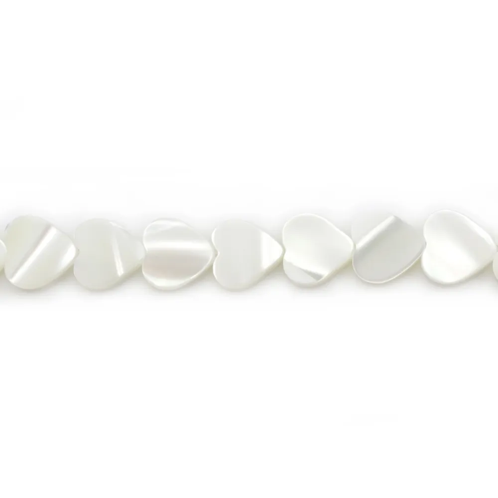 Nacre blanche en forme de coeur sur fil 8mm x 40cm