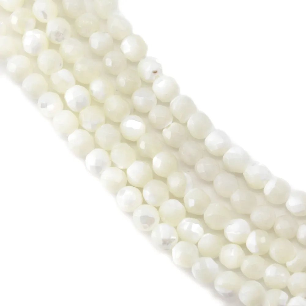 Nacre blanche en ronds facettés sur fil 3mm x 40cm
