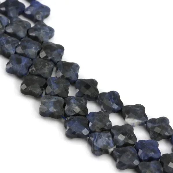 Sodalite trèfle facette 13 mm  x 40cm