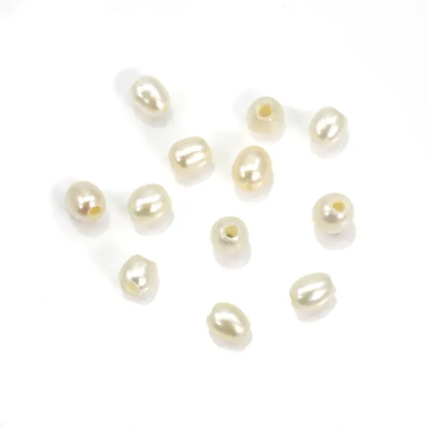 Perla coltivata d'acqua dolce, bianca, oliva, 4-4,5 mm x 2 pezzi