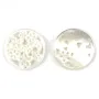 Nacre blanche et ronde avec fleurs et papillons ajourés 18mm x 1pc