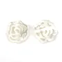 Nacre blanche ajourée en forme de fleur 14mm x 1pc