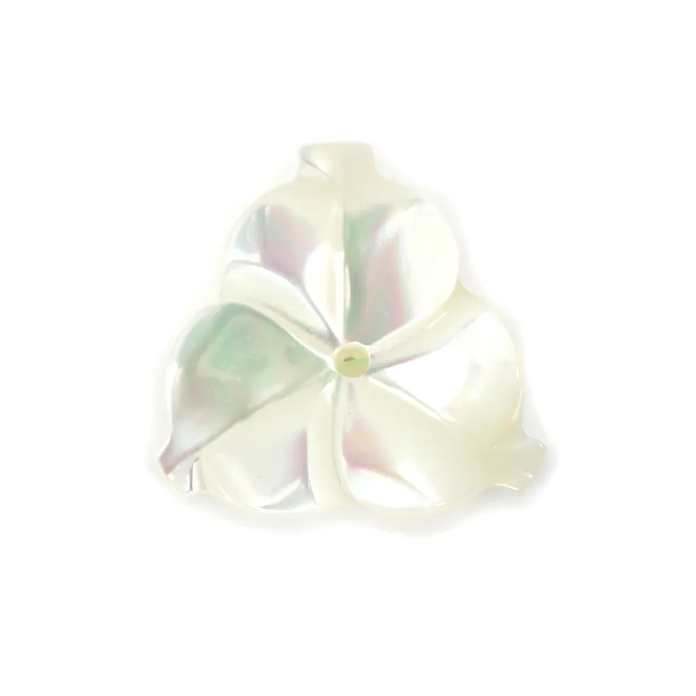 Nacre blanche en forme de fleur à 3 pétales 12mm x 1pc