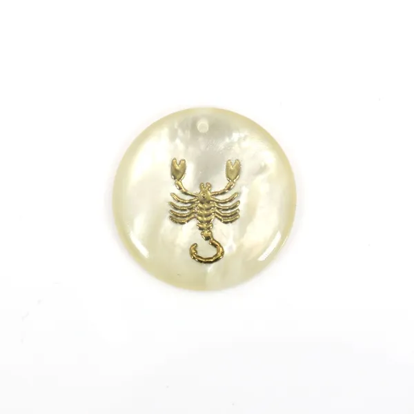 Pendentif Scorpion en nacre 20mm x 1pc