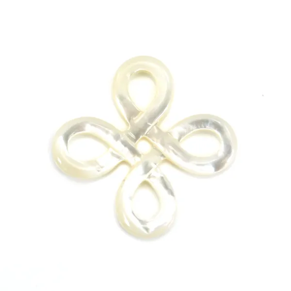 White mother-of-pearl chinese knot 20mm x 1pc