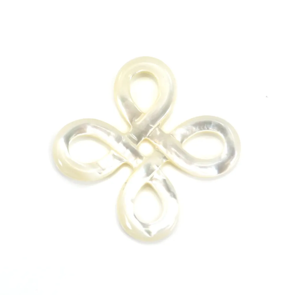 Nacre blanche en noeud chinois 20mm x 1pc