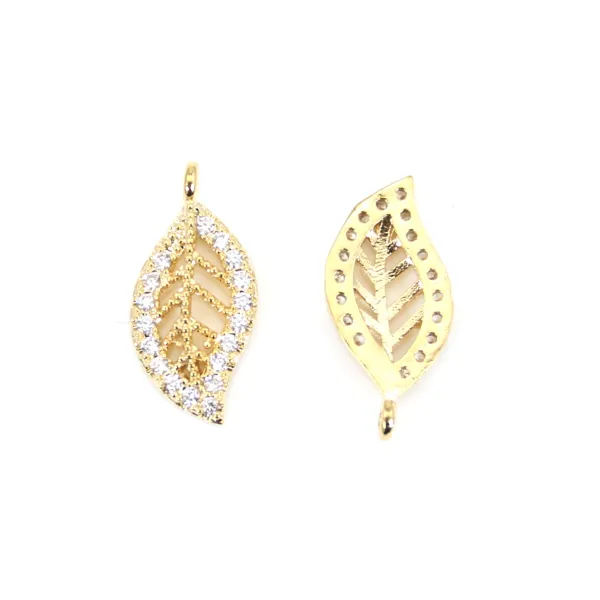 Breloque en forme feuille 7x14mm  avec perles nacrées, plaqué par "flash" or sur laiton & zirconium x 1pc