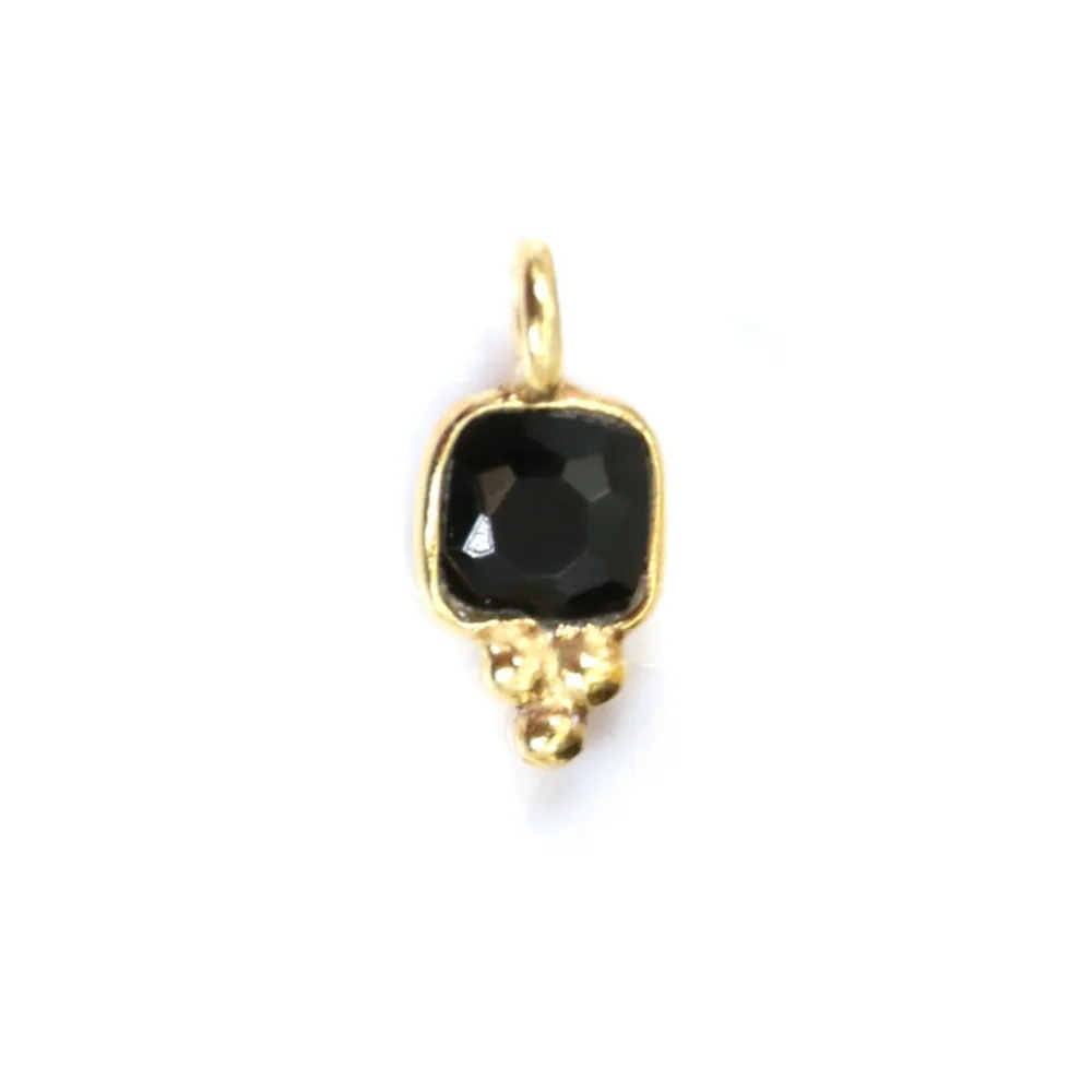 Pendente quadrado de ónix preto facetado em prata de lei 925 com banho de ouro fino 5x11mm x 1 unidade