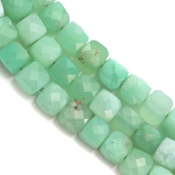 Chrysoprase de forme cube facettée 3.5-4mm x 40cm