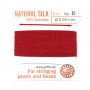 Fil de soie 0.80mm attaché à une aiguille grenat x 2m
