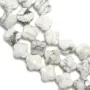 Howlite trèfle facetté 10mm x 40cm