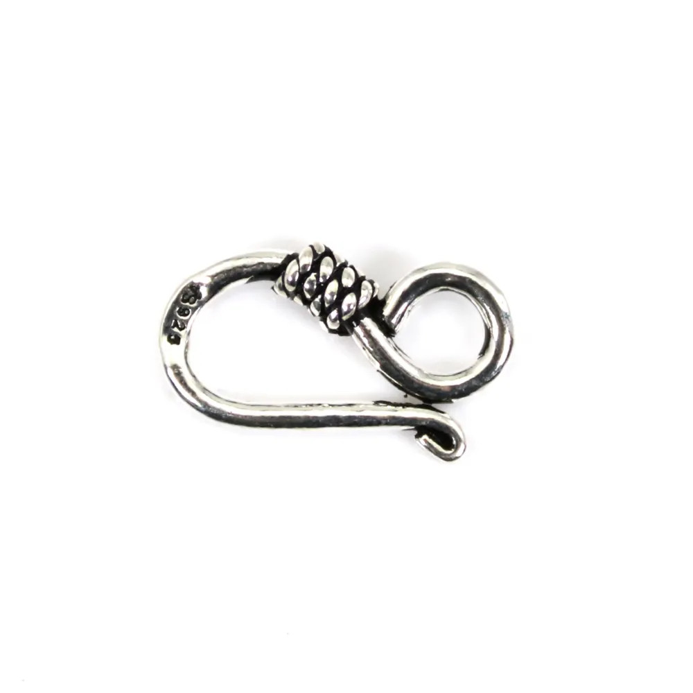 Fecho de gancho estilizado 8x16mm - Prata 925 niello x 1pc
