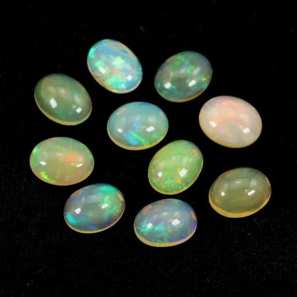 Cabochão de opala etíope, multicolorido, formato oval, 7x9mm x 1pc