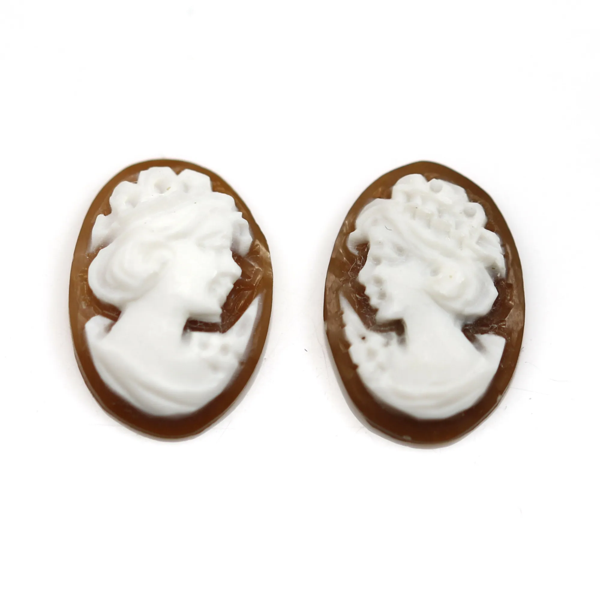 Cabochon Camée Sculpté Sur Nacre Claire - Visage Profil Droit - 30 Mm X 22 Mm - Neuf - Pour Création Bijoux