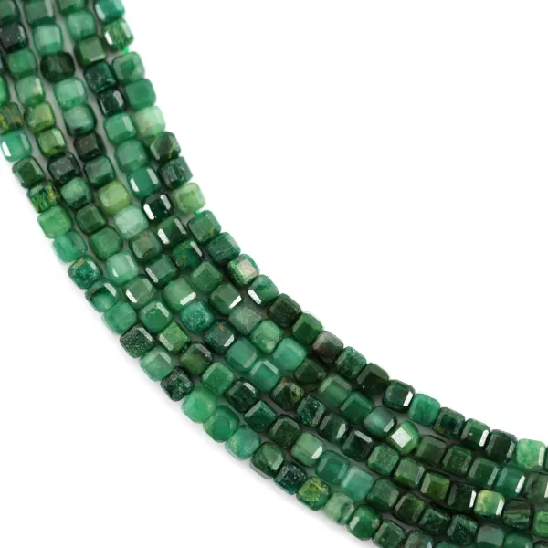 Afrikanischer Jade facettierter Würfel 2mm x 39cm