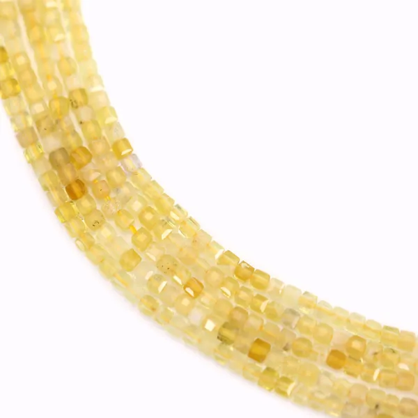Opale jaune cube facetté 2mm x 39cm
