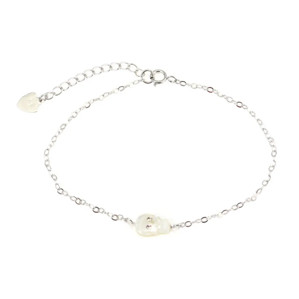 Pulsera cadena de Plata 925 con calavera de nácar blanco.