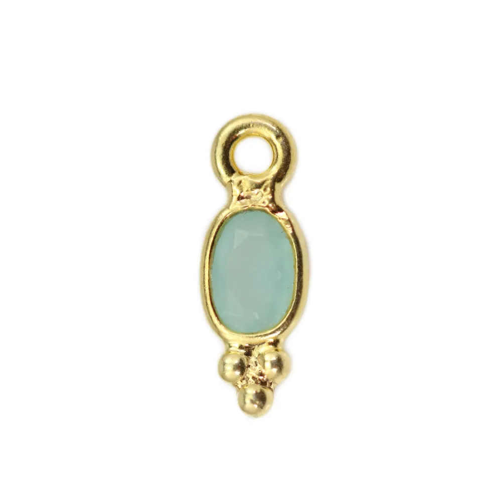 Pingente de Calcedônia oval facetada, engastada em prata 925 dourada a ouro fino, 4x11mm x 1 unidade.