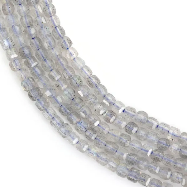 Labradorita em forma de cubo facetado 2mm x 40cm.