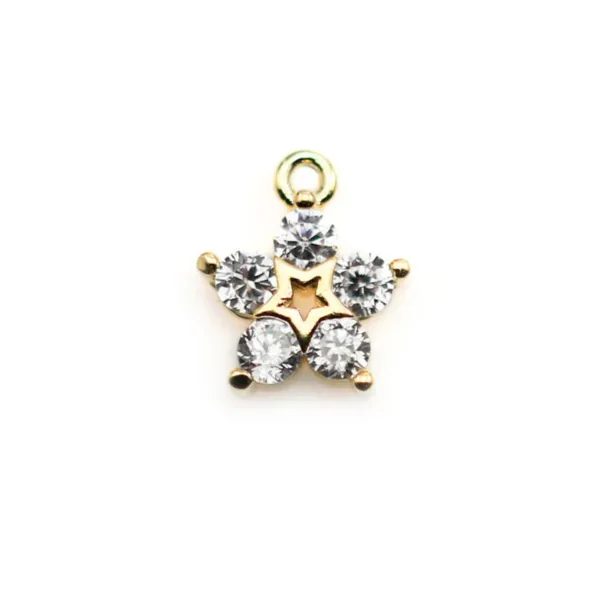 Pingente em forma de flor de 8mm com pérolas nacaradas, dourado em latão e zircônio x 1 unidade.