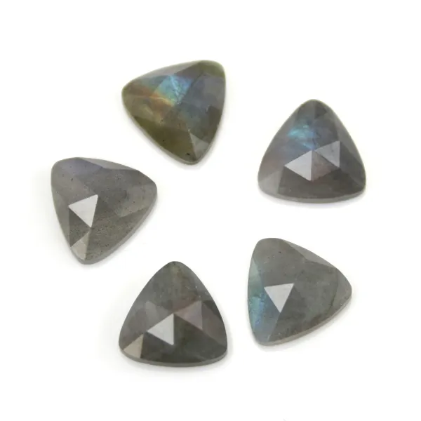 Cabochon Labradorite triangolo sfaccettato 10mm x 1pz