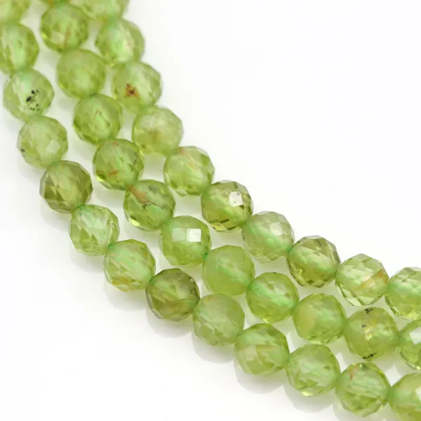 Runder facettierter Peridot 4mm x 39cm