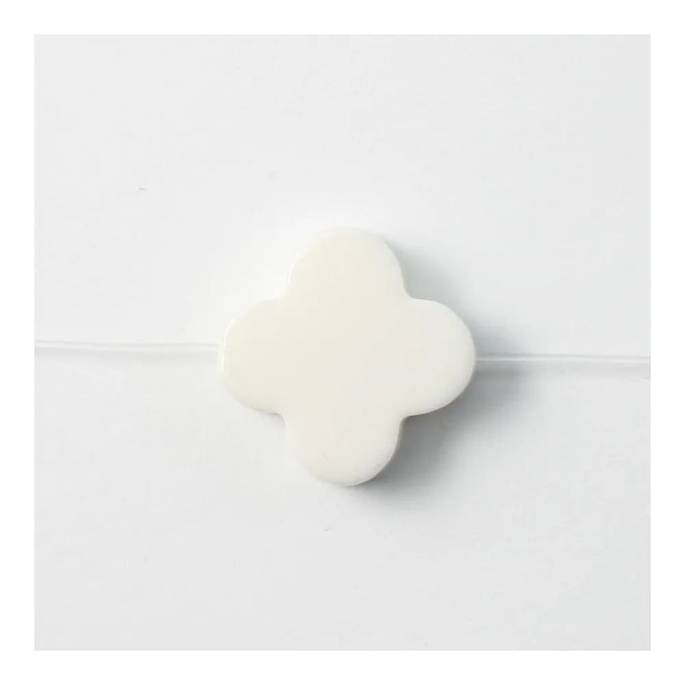 Agate blanc trèfle 16mm 