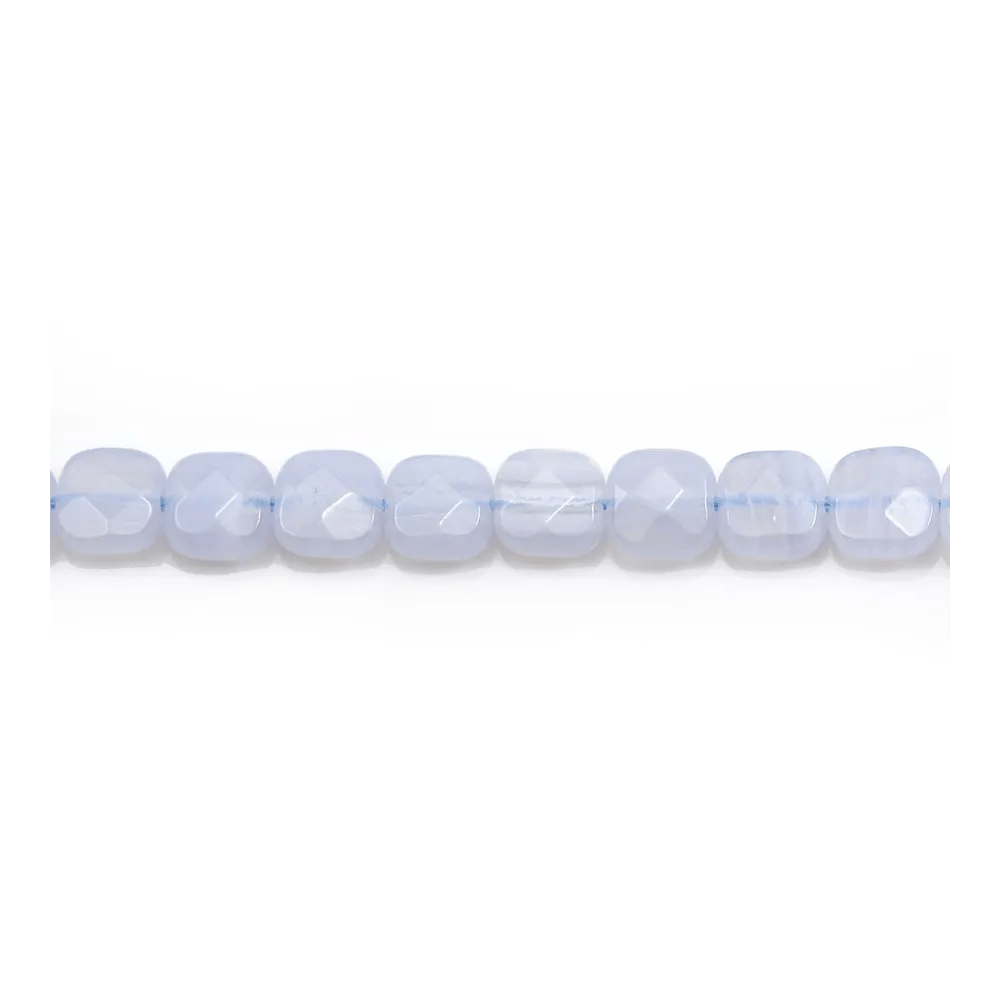 Calcédoine bleu, en forme de carré facetté 6mm x 4 st