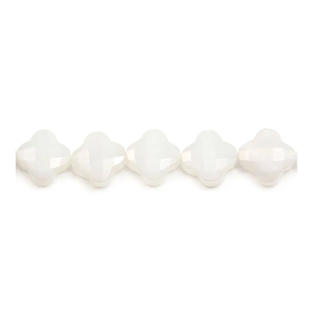 Jade blanc trèfle facette 13 mm x 40cm