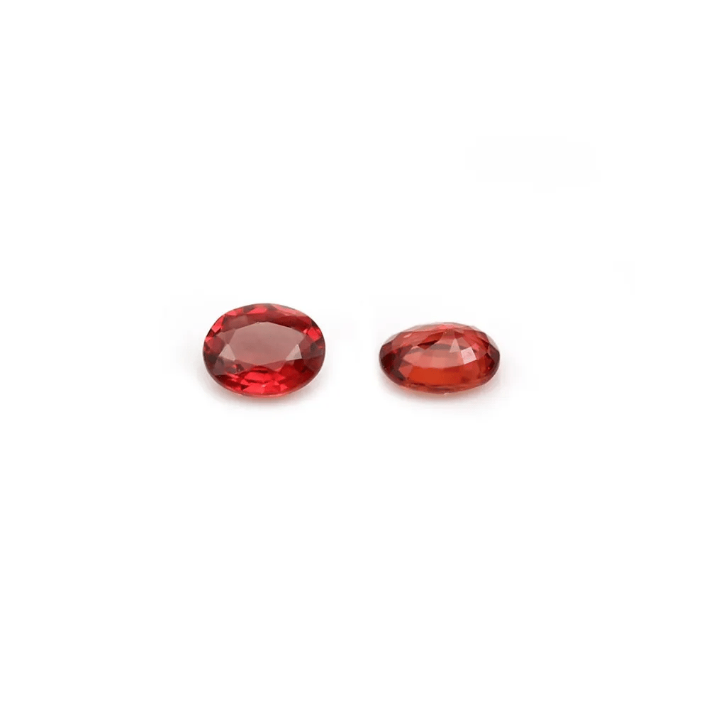 Saphir de couleur orange, à sertir, de forme ovale 3.9 - 4 * 4.9 - 5mm x 1pc