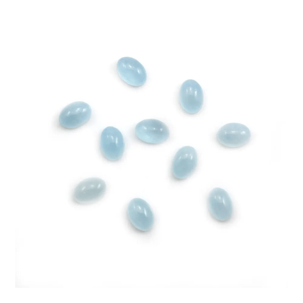Cabochon d'aigue marine, de forme ovale, mesurant 5x7mm x 1pc