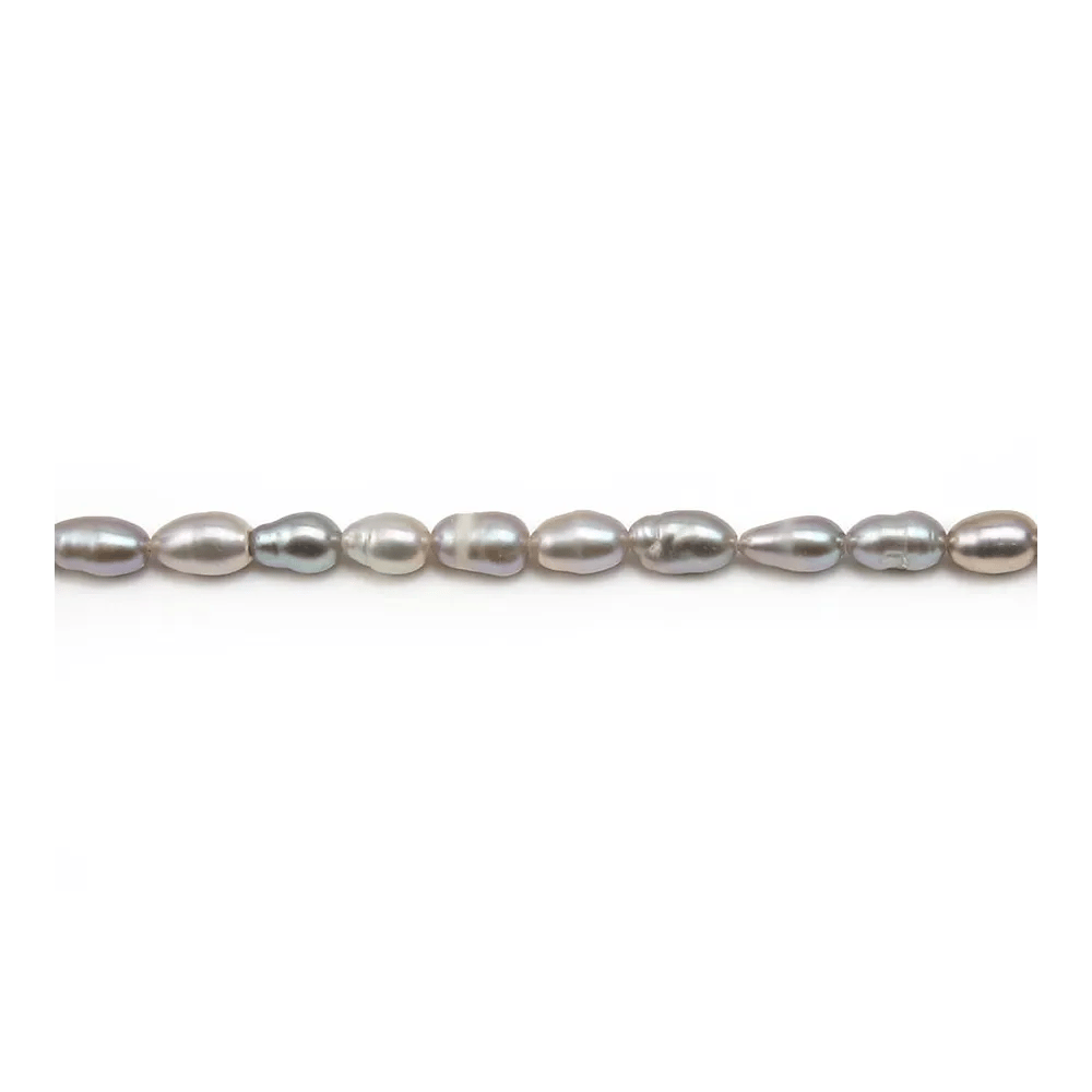 Perles d'eau douce ovales gris clair argenté sur fil 4.5mm x 40cm