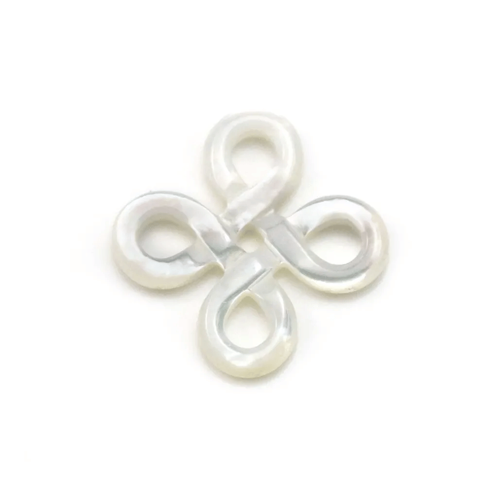 Nacre blanche en noeud chinois 15mm x 1pc
