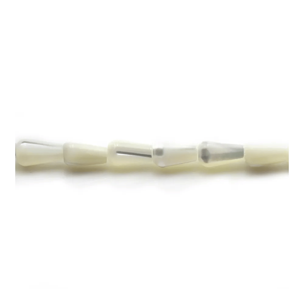 Nacre blanche en forme de goutte sur fil 5x8mm x 40cm
