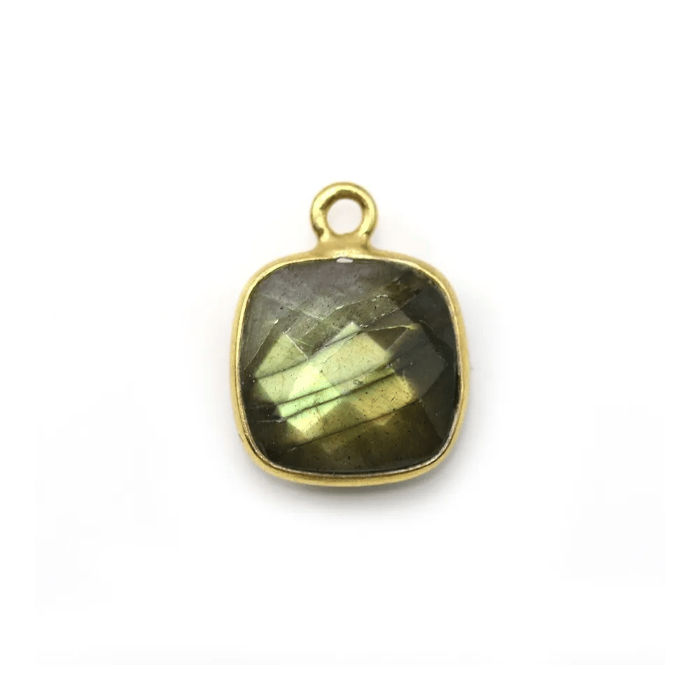 Labradorite coussin facette sertie sur argent doré 11mm x 1pc