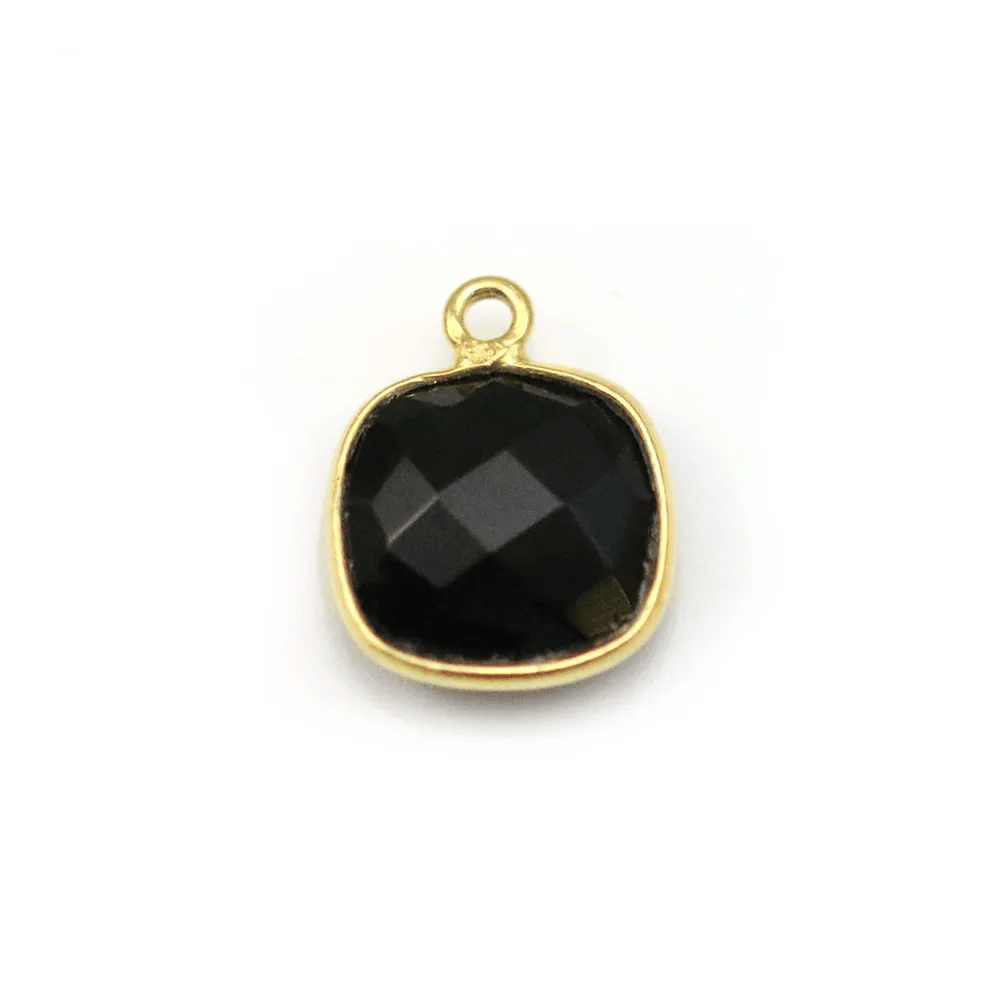 Agate noir de forme carré, 1 anneau, serti en argent doré, 11mm x 1pc