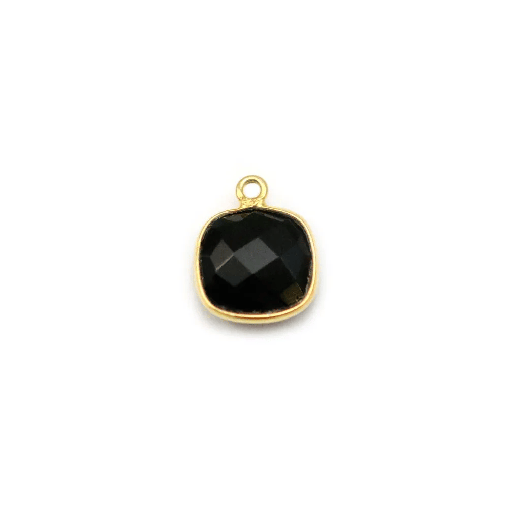 Agate noir de forme carré, 1 anneau, serti en argent doré, 9mm x 1pc