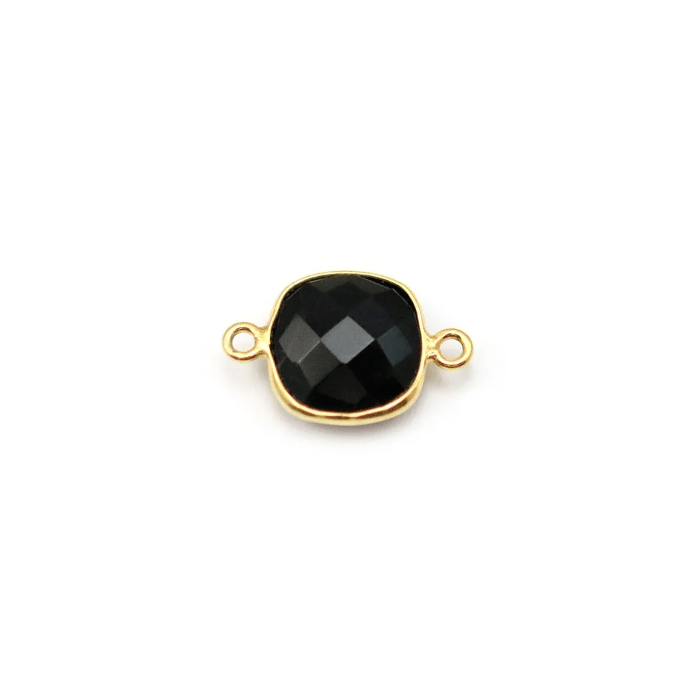 Agate noir de forme carré, 2 anneaux, serti en argent doré 9mm x 1pc