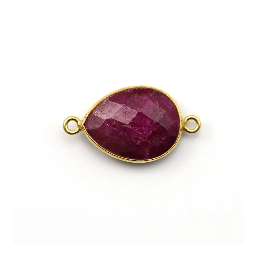Pierre traitée avec 2 anneaux couleur rubis sertie sur argent 925 goutte facettée 13x17mm x 1pc