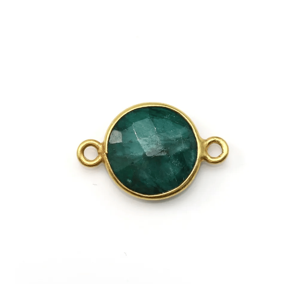 Pierre traitée de couleur émeraude sertie sur argent doré ronde facettée 2 anneaux 11mm x 1pc