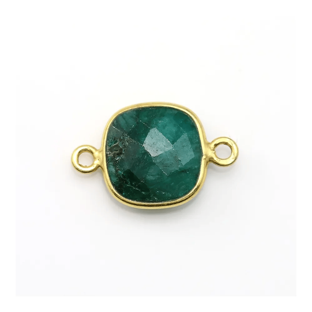 Pierre traitée couleur émeraude sertie sur argent 925 doré à l'or fin taille coussin facetté 2 anneaux 11mm x 1pc