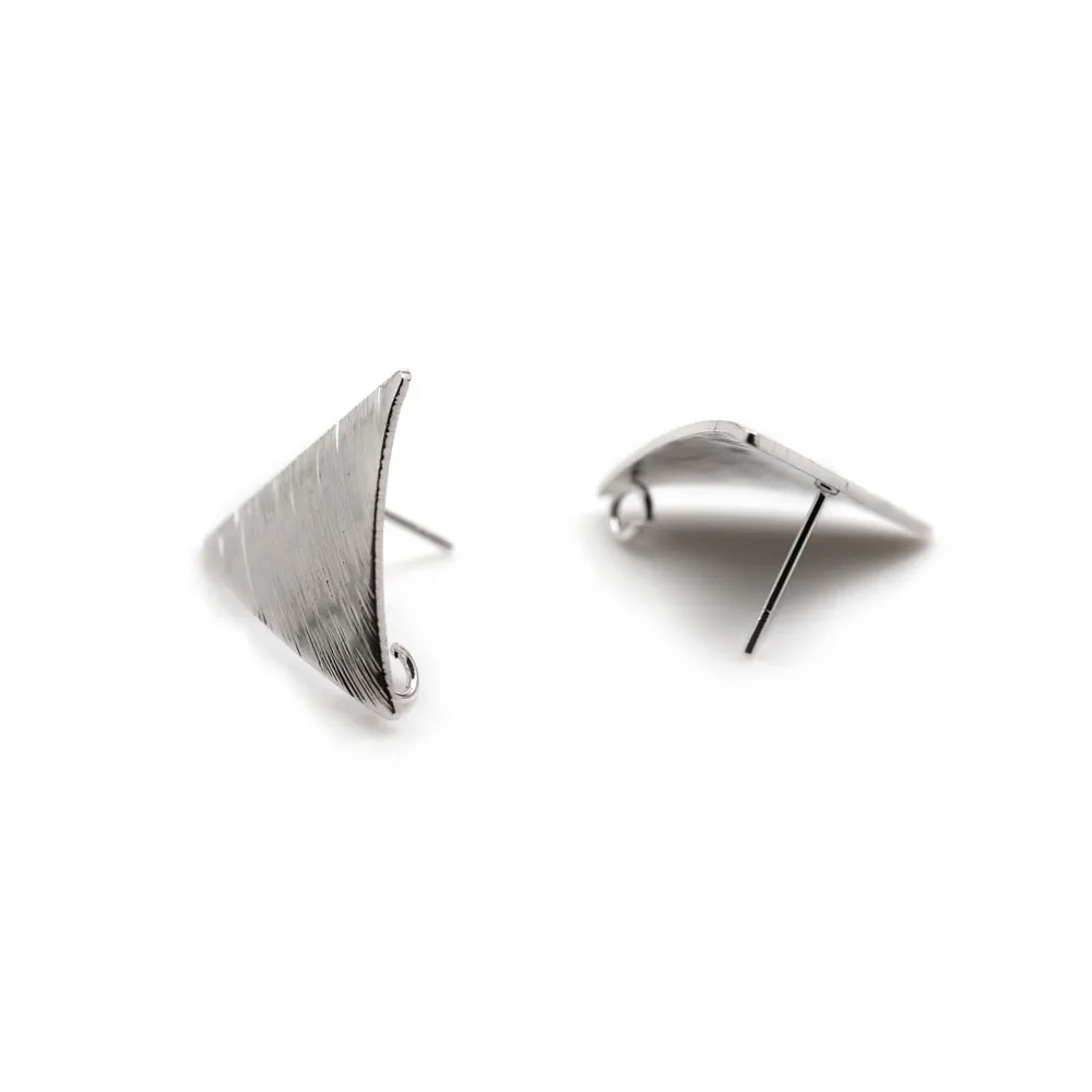 Clous d'oreille en forme de triangle 13x13.5mm, plaqué par "flash" or sur laiton x 2pcs
