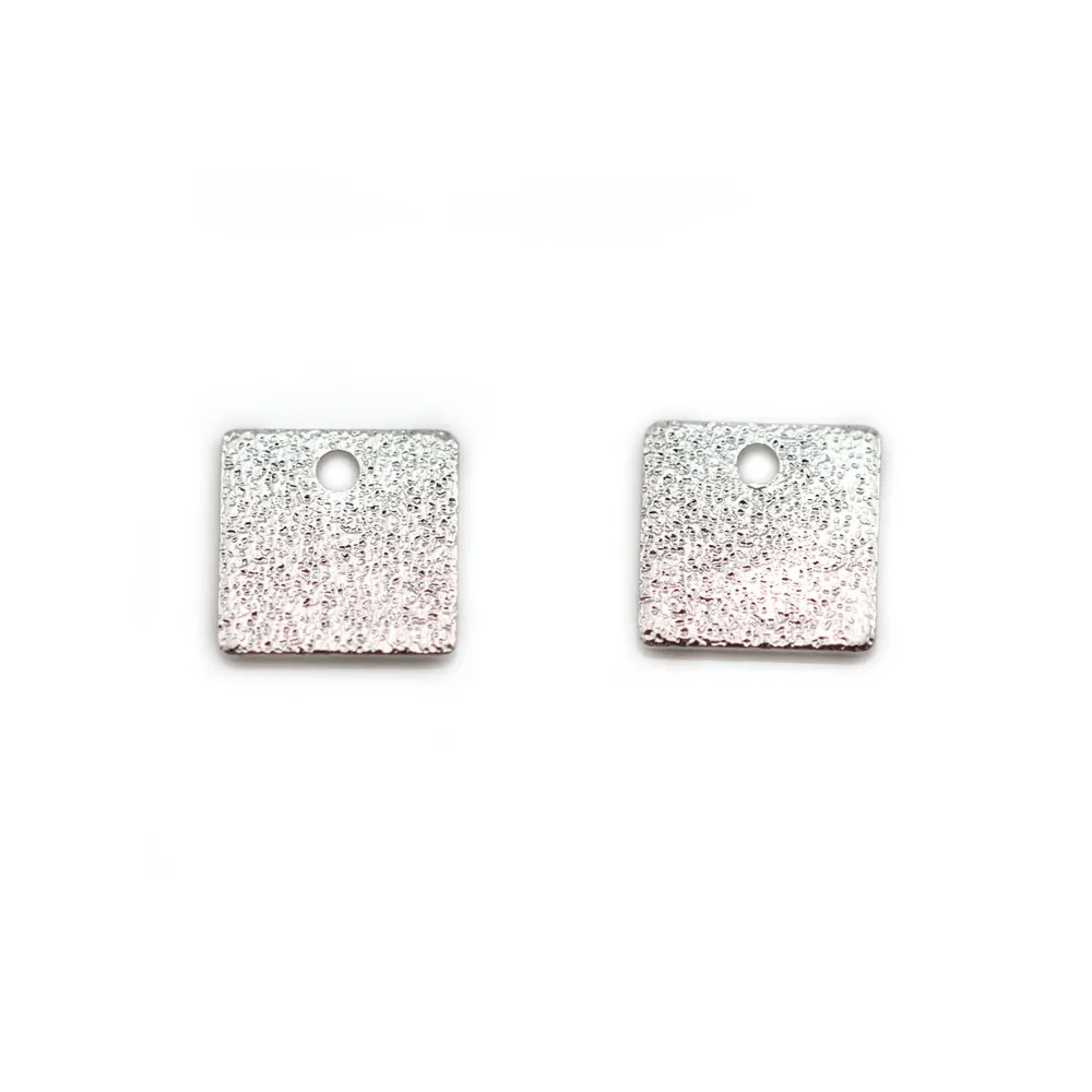 Breloque en forme ronde martelé, plaquée par "flash" or sur laiton 8mm x 10pcs