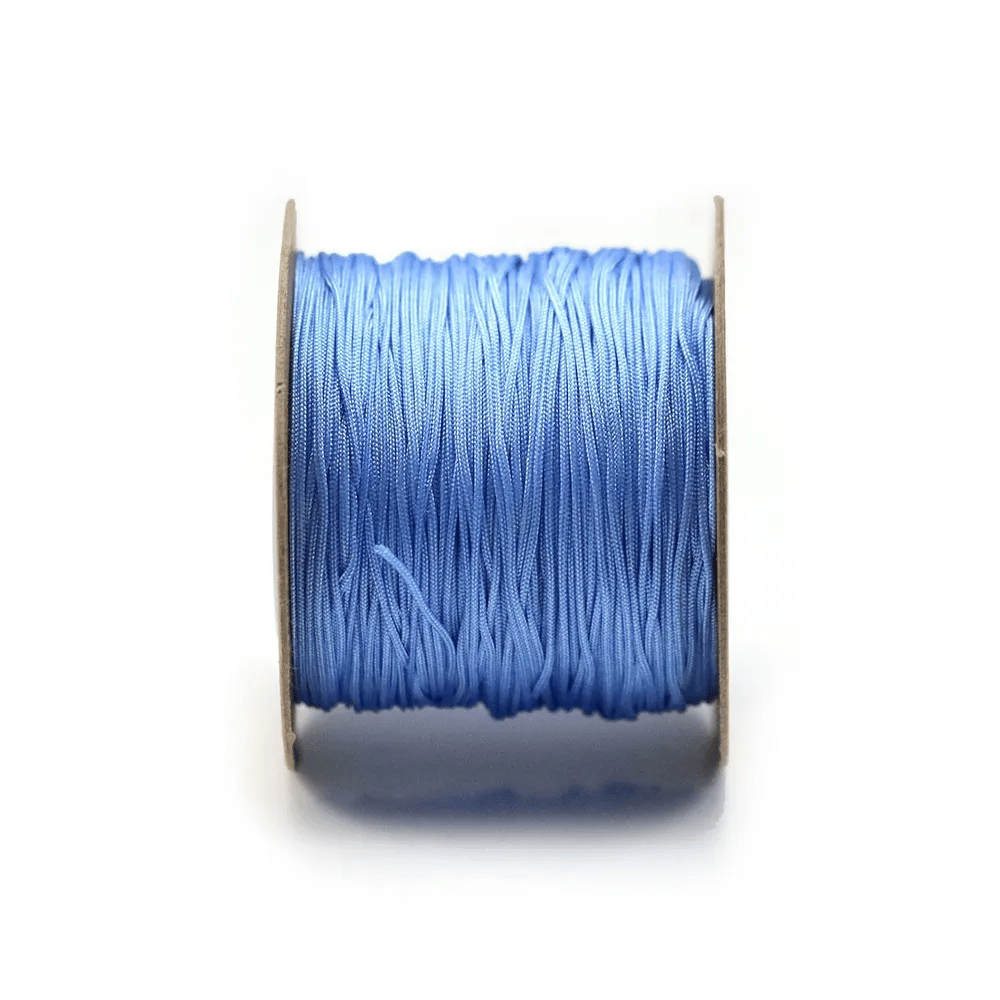 Fil polyester, de couleur bleu ciel, mesurant 0.8mm x 100m