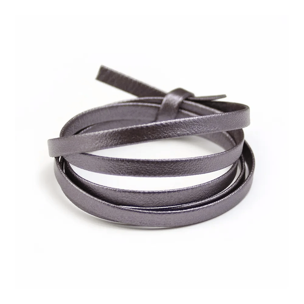 Cuir synthétique, de forme plate, de couleur prune irisé, 5mm x 90cm