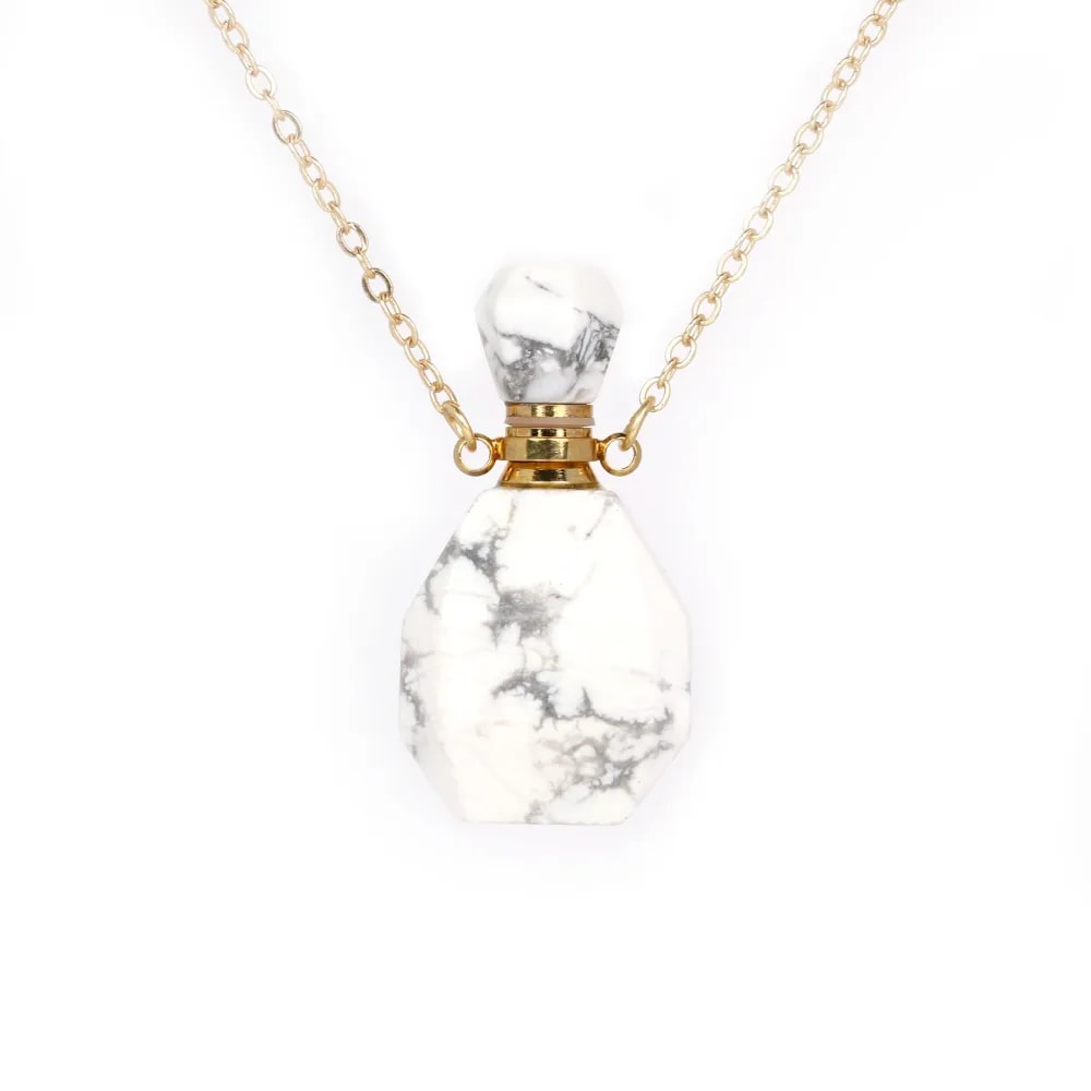 Collier en dorée sur laiton avec pendentif  flacon de parfum en Howlite