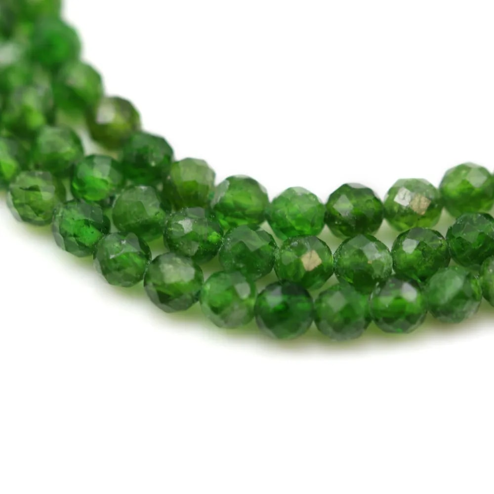 Tsavorite vert, de forme ronde facetté, de taille 3.5-4mm x 39cm